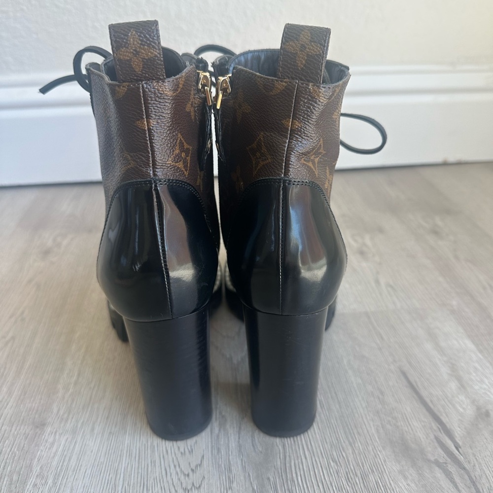 Louis Vuitton Brown Monogram Lace-Up Heeled Boots with Black Patent Toe - Picture 4 of 8